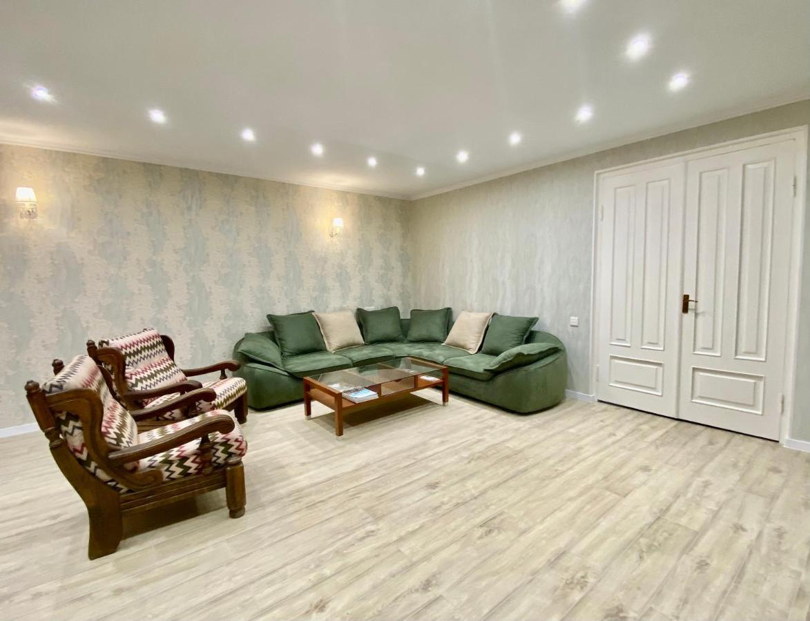 Spacious Dinamo Apartment تبليسي المظهر الخارجي الصورة